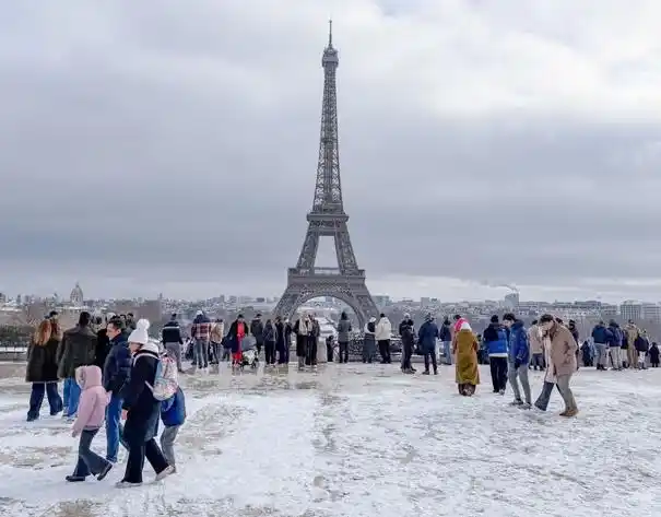 极地寒潮席卷欧洲，多个重要港口、机场及陆路交通陷入瘫痪